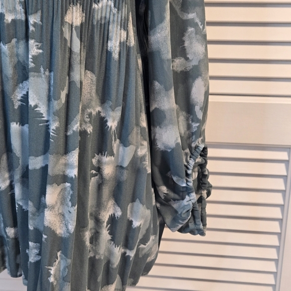 Nine West Floral Print Green White Chiffon Balloon Sleeve Pleated Size “M” - Picture 4 of 12